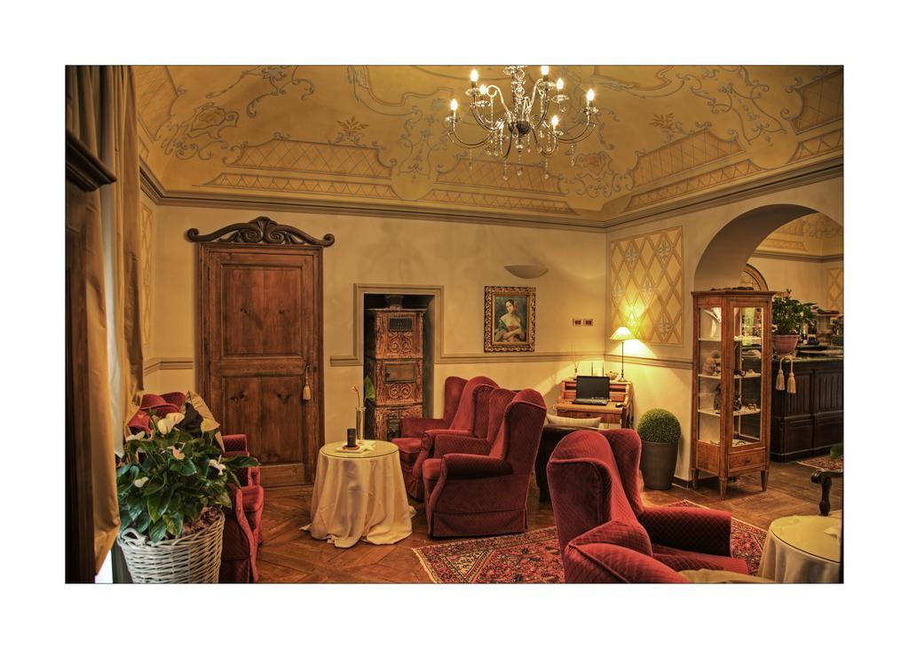 Hotel Villa Beccaris Monforte dʼAlba Екстериор снимка