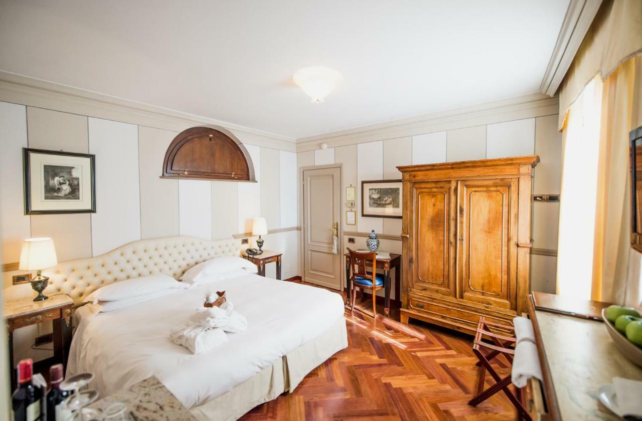 Hotel Villa Beccaris Monforte dʼAlba Екстериор снимка