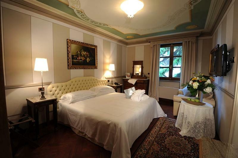 Hotel Villa Beccaris Monforte dʼAlba Екстериор снимка