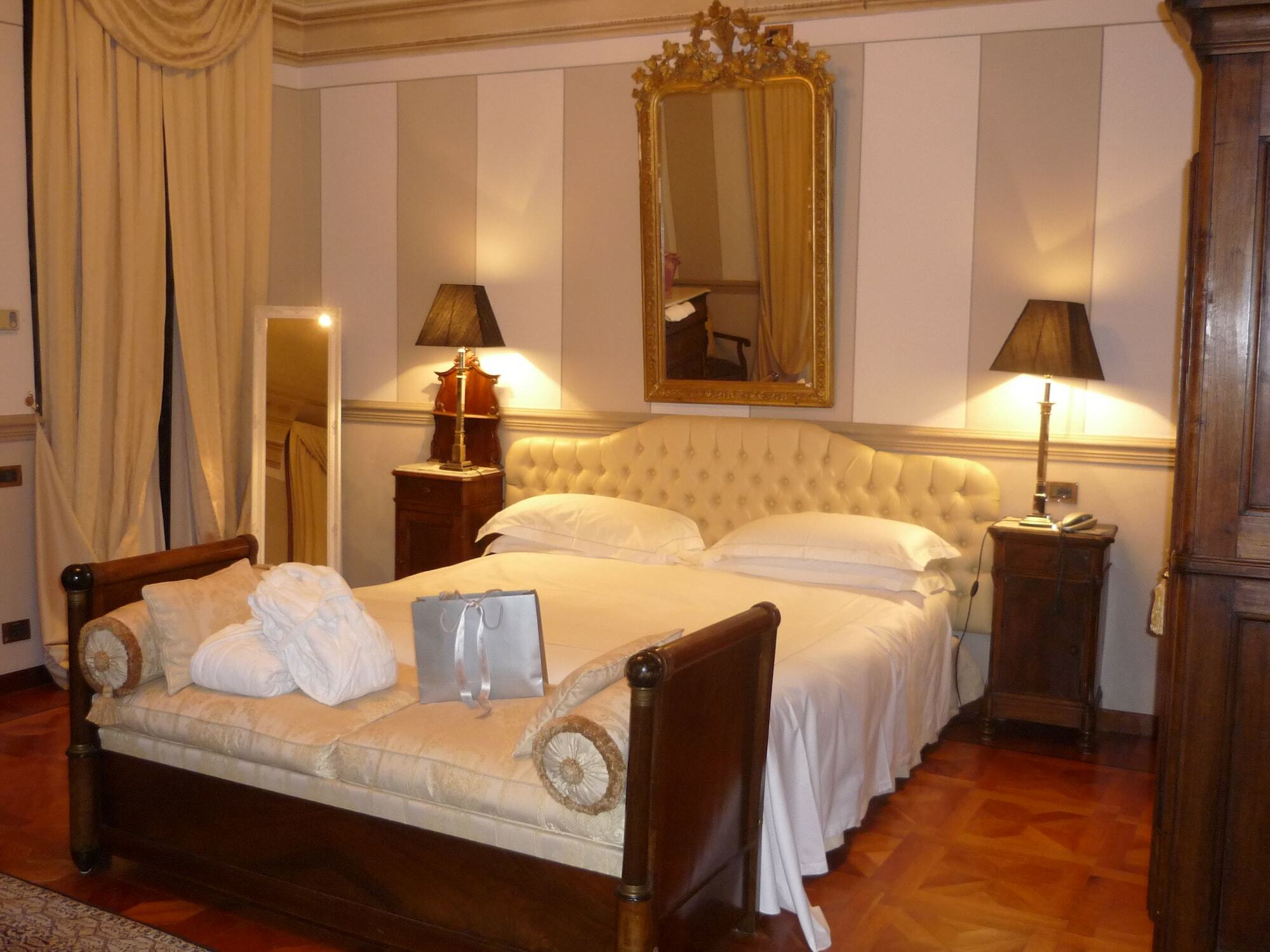 Hotel Villa Beccaris Monforte dʼAlba Екстериор снимка