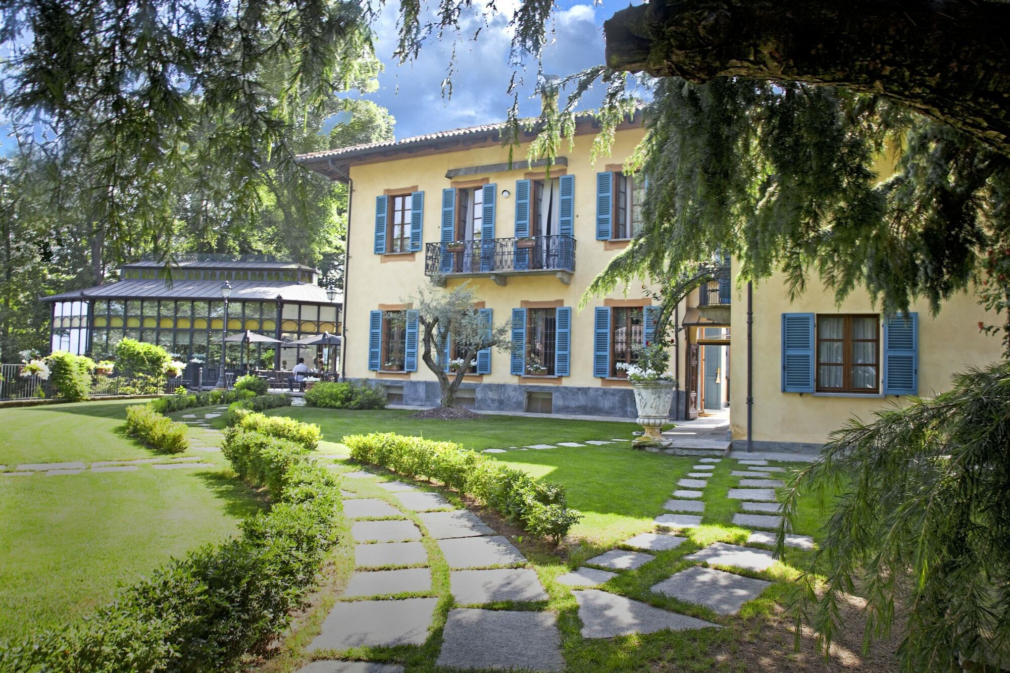 Hotel Villa Beccaris Monforte dʼAlba Екстериор снимка